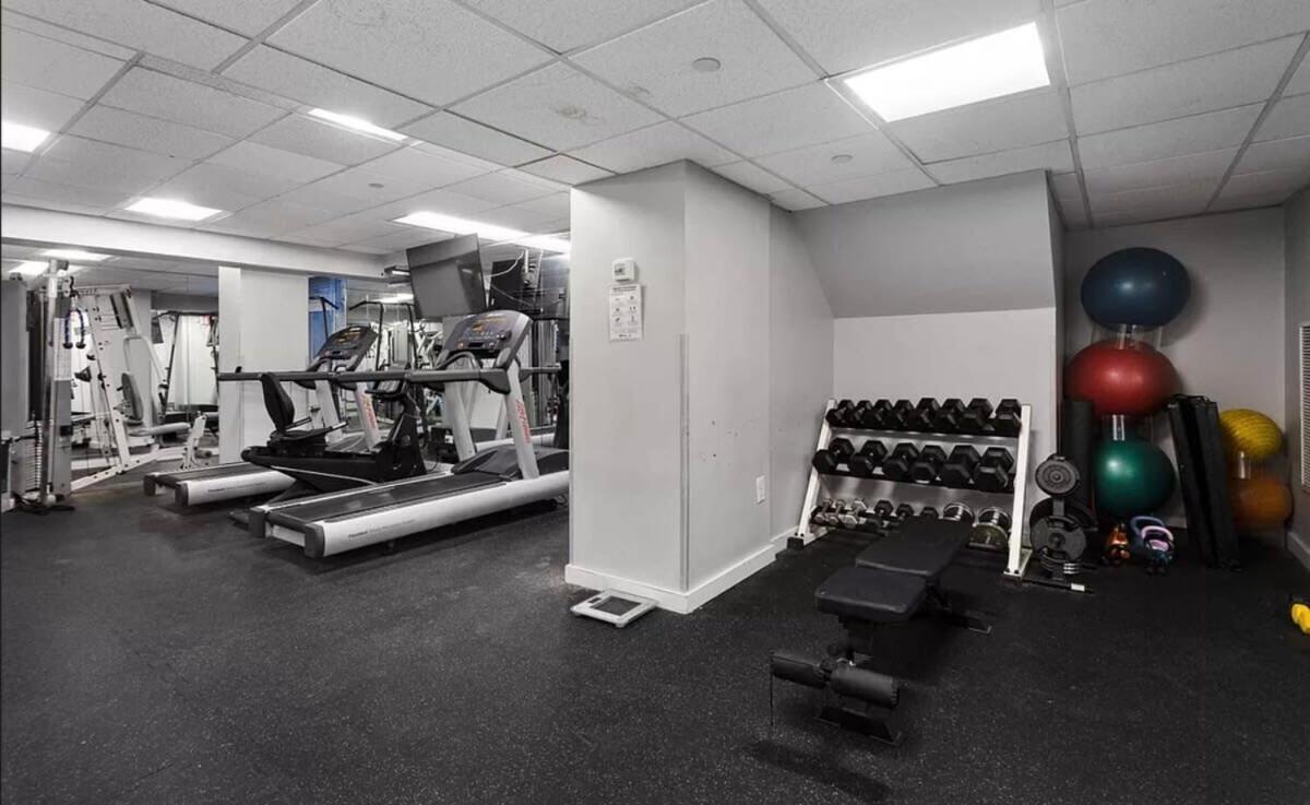 73-919 New Uws Doorman Gym Apartment *