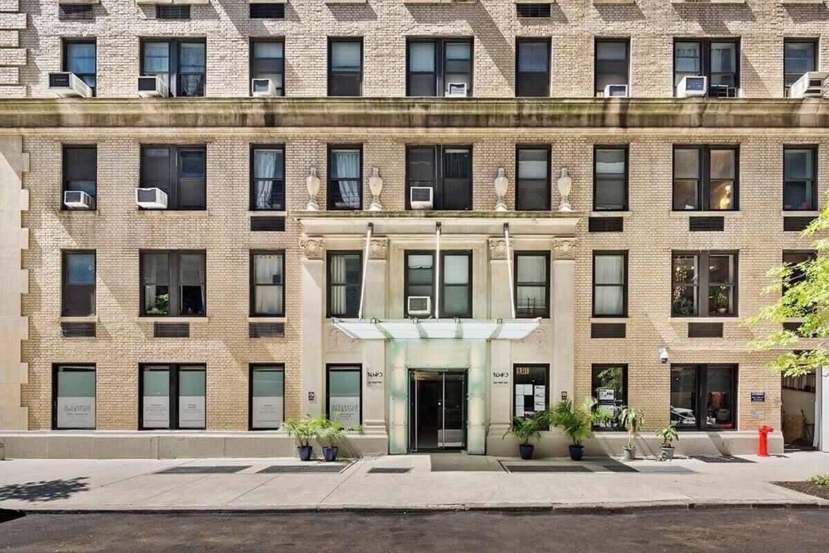 73-919 New Uws Doorman Gym Apartment New York